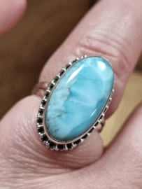 Prachtige echt zilveren ring met Larimar.   25x15 mm groot.  Maat 18.5.