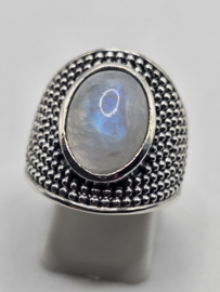 Prachtige echt zilveren ring met Maansteen. Maat 18