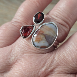 echt zilveren ring met granaat en kwarts, Maat 19.