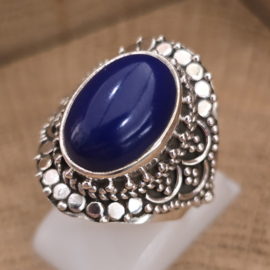 Prachtig bewerkte ring met Lapis Lazuli, maat 17