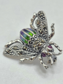 925 zilveren broche, met Robijn.