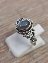 Echt zilveren ring met Labradoriet maat 17