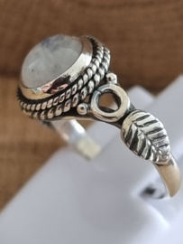 Echt zilveren ring met Maansteen, maat 15.5