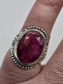Echt zilveren ring met Robijn steen maat 17