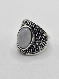 Prachtige echt zilveren ring met Maansteen. Maat 18
