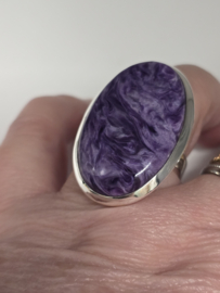 Echt zilveren ring met Charoiet, maat 20