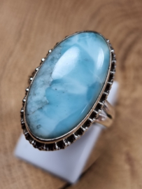 Prachtige echt zilveren ring met Larimar.   25x15 mm groot.  Maat 18.5.