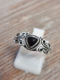 Echt zilveren ring met Onyx maat 16.5
