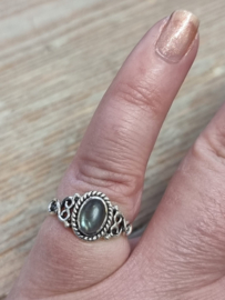 Echt zilveren ring met Labradoriet maat 17