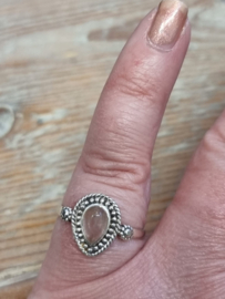 Echt zilveren ring met rozenkwarts maat 19