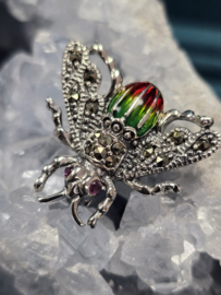 925 zilveren broche, met Robijn.