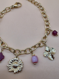 Armband met zon, bloem, hart, natuursteentjes.