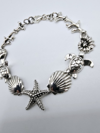 Echt zilveren armband met zee figuren.