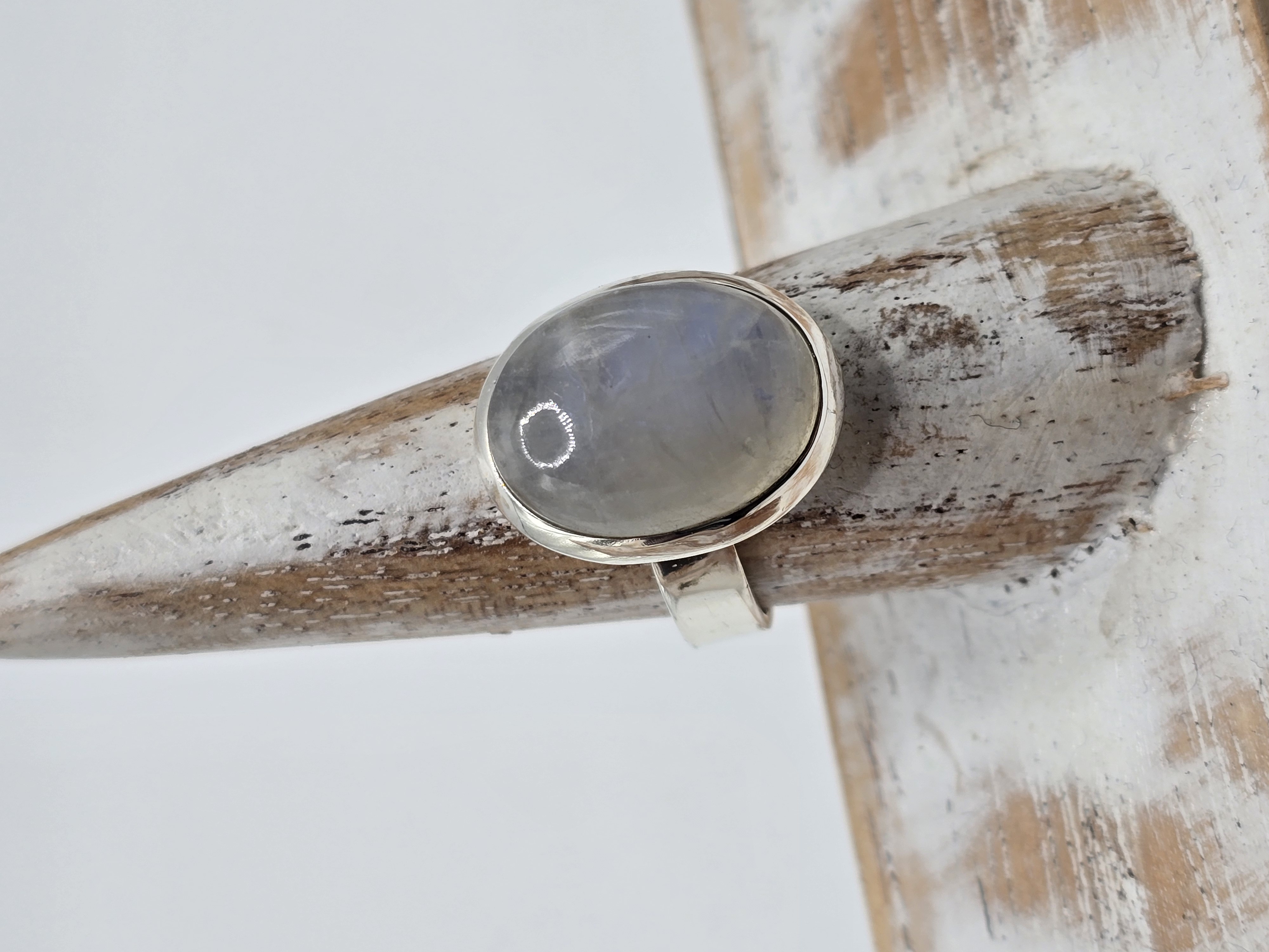 Prachtige echt zilveren ring met Maansteen, maat 17