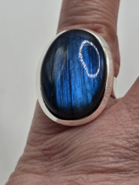 Echt zilveren ring met Labradoriet maat 18