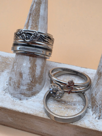 ixxxi ringen set compleet maat 17. 1 basis en 7 vulringen. 25-326