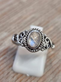 Echt zilveren ring met Maansteen maat 19