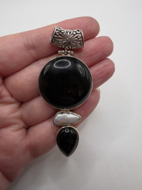 Prachtige zeer grote,  echt zilveren hanger met Onyx en parel.