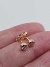 14 karaat gouden oorknopjes. 4 mm new bling