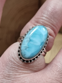 Prachtige echt zilveren ring met Larimar.   25x15 mm groot.  Maat 18.5.