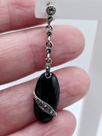 Prachtige echt zilveren oorbellen met Marcasiet en onyx.