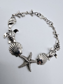 Echt zilveren armbanden.