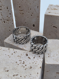 Trendy ladies ring ixxxi