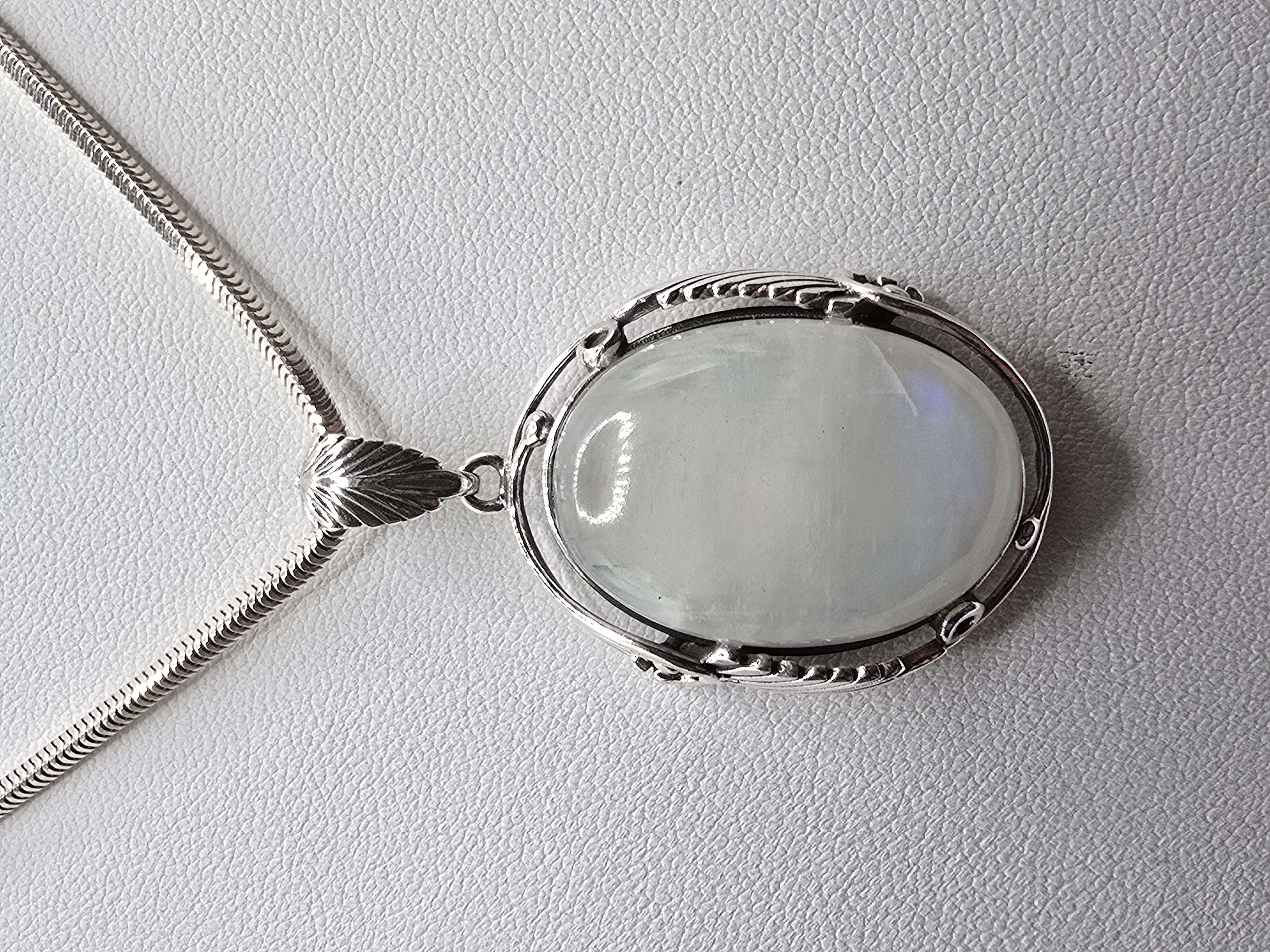 Echt zilveren hanger met Maansteen