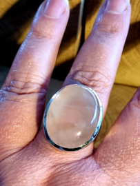Echt zilveren ring met rozenkwarts maat 20