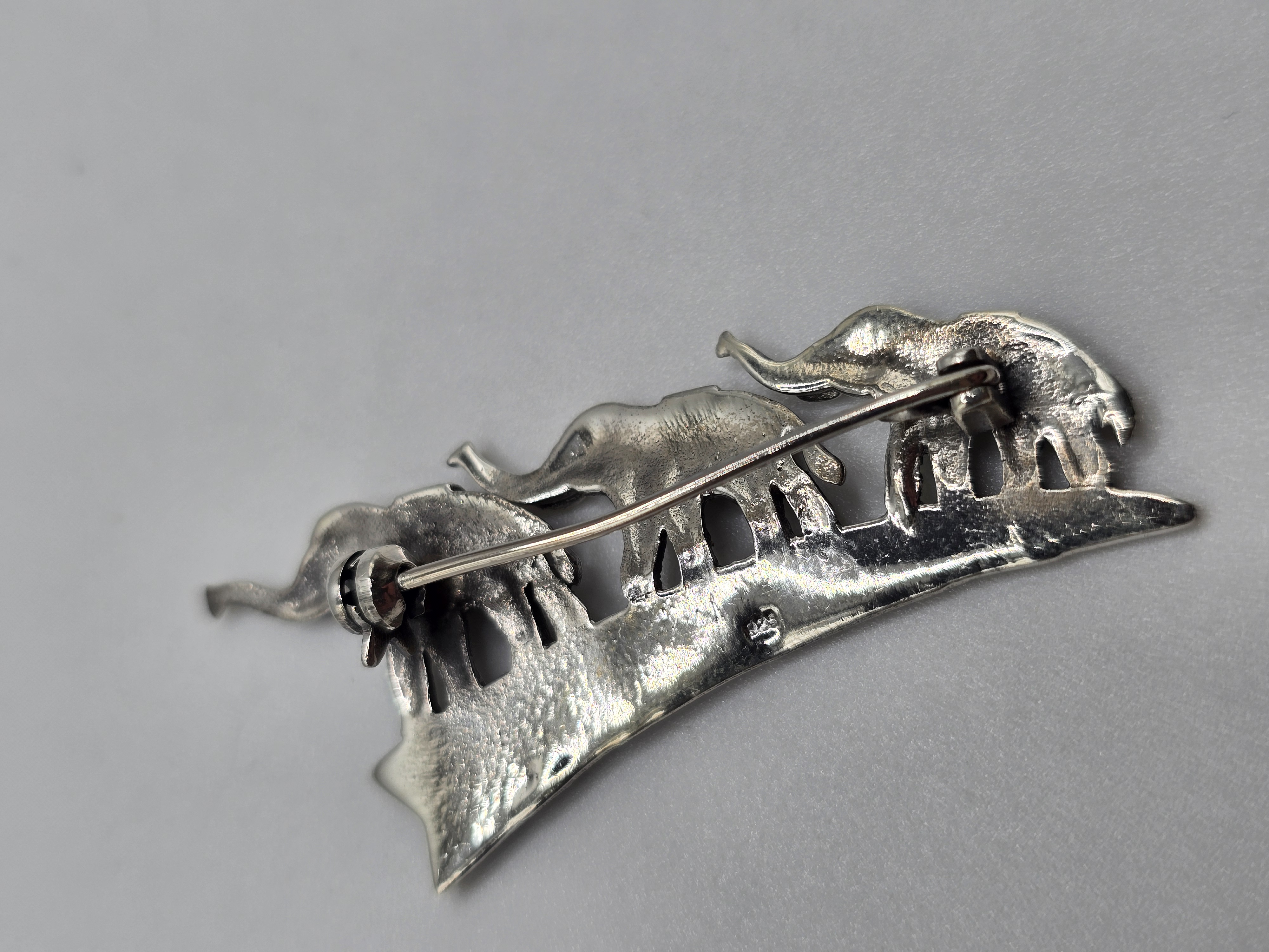 925 zilveren broche, olifanten met Marcasiet