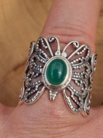 Echt zilveren vlinder ring met groene onyx.  Maat 20.5.