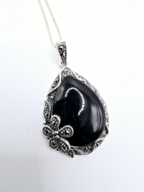 Echt zilveren hanger Marcasiet met Onyx.