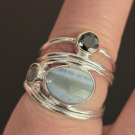 Echt zilveren  ring met Blauw Agaat, onyx en Topaas, maat 18