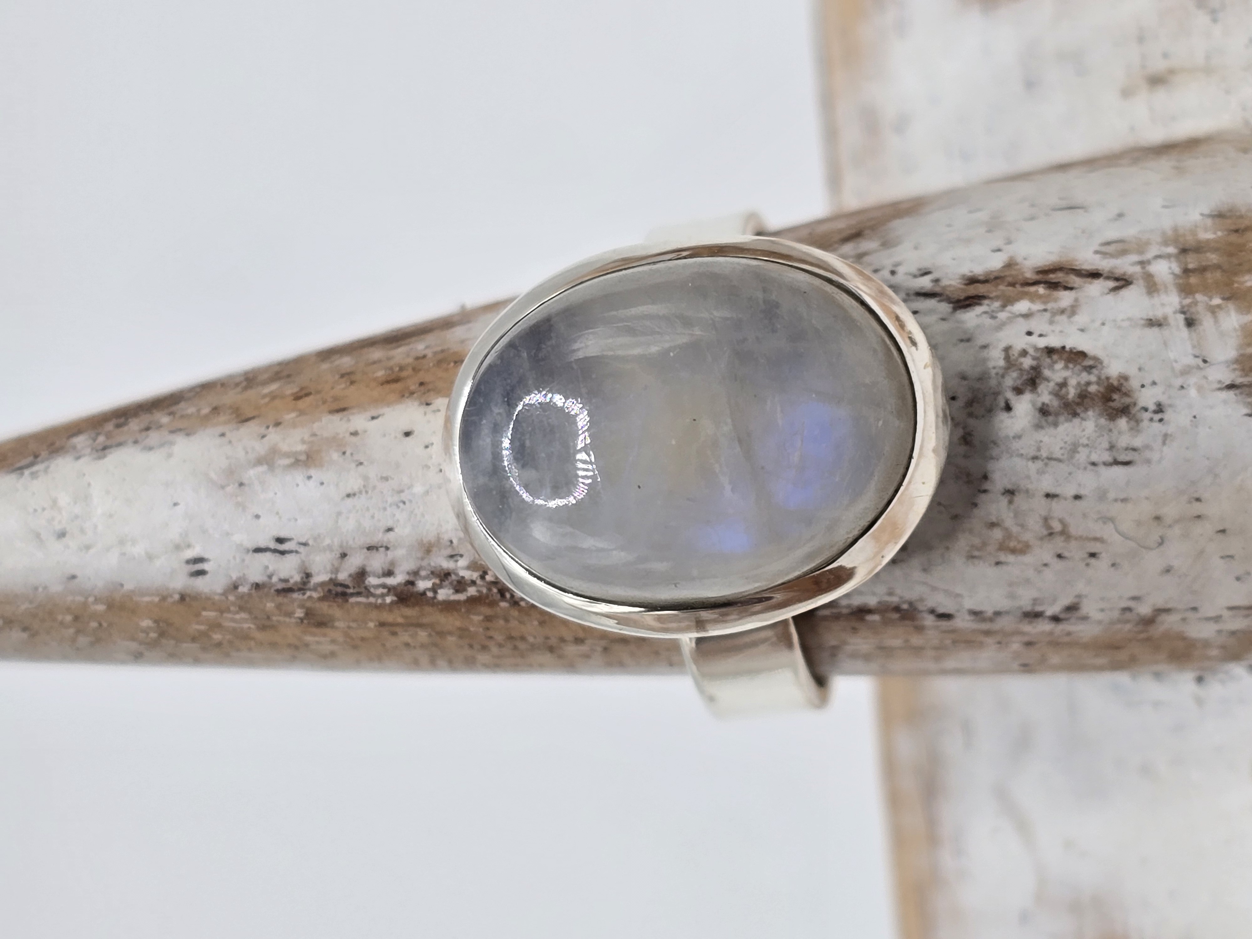 Prachtige echt zilveren ring met Maansteen, maat 17