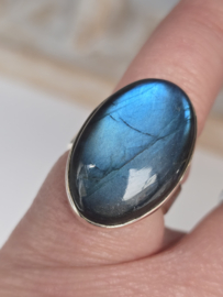 Echt zilveren ring met Labradoriet maat 17