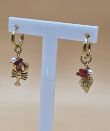 Creolen met bedeltjes bedeltjes schelp, kreeft, natuurlijke stenen en zoetwaterparels