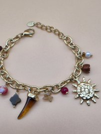Armband met zon, scarabee, natuursteentjes.
