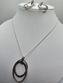 Echt zilveren hanger fantasie plus oorbellen.
