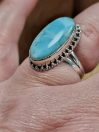 Prachtige echt zilveren ring met Larimar.   25x15 mm groot.  Maat 18.5.