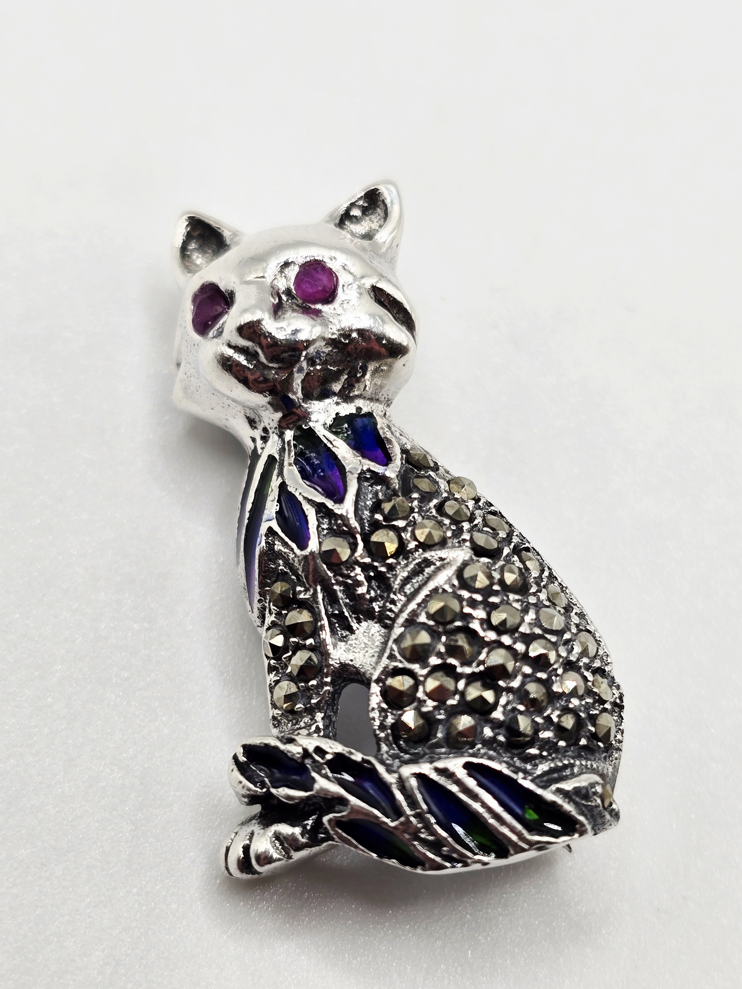 925 zilveren Broche poes met Robijn.