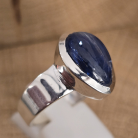 Echt zilveren ring met Kyaniet, maat 19