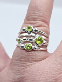 Echt zilveren ring met Peridoot, maat 20