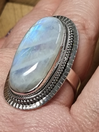 Prachtige echt zilveren ring met Maansteen. Maat 20