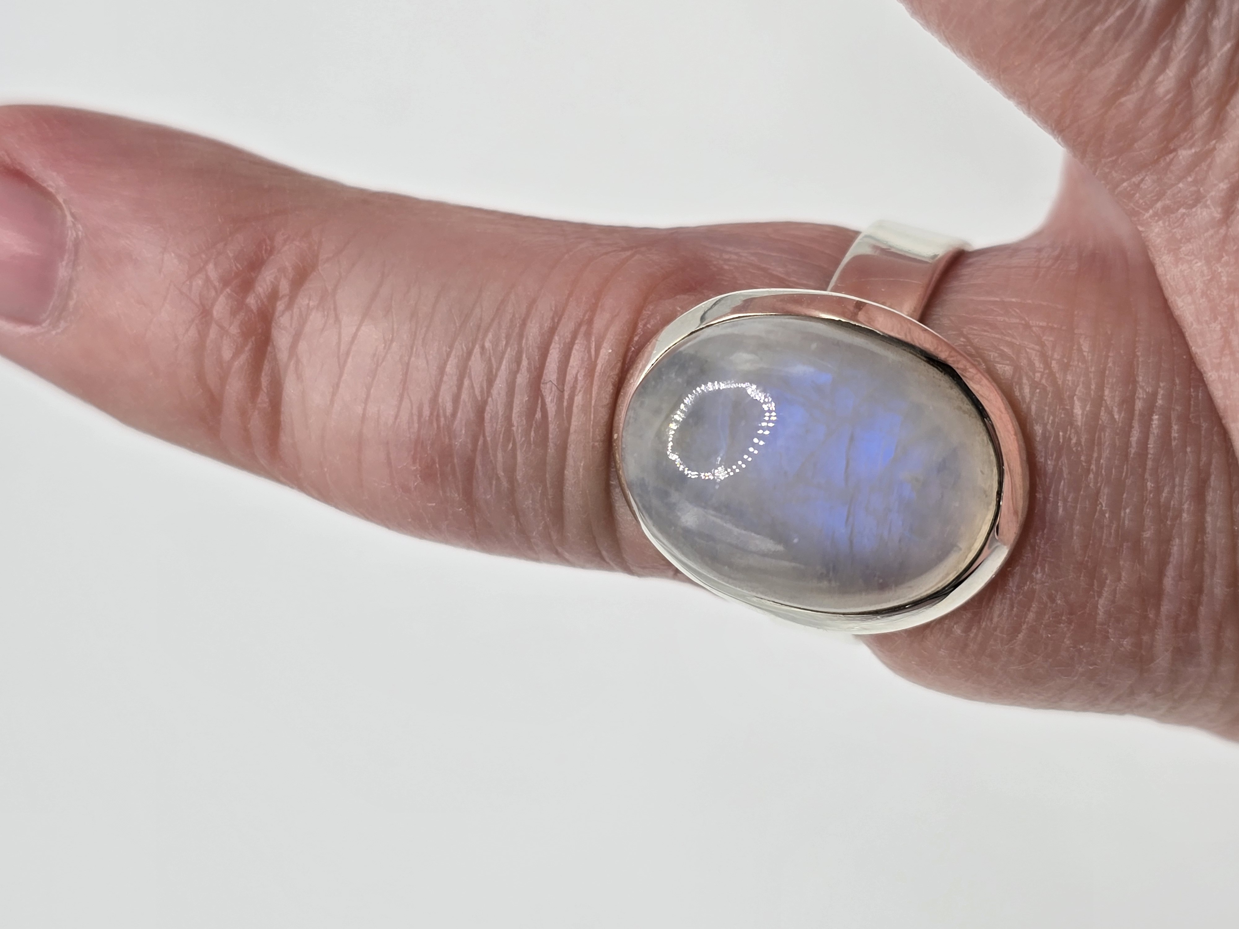 Prachtige echt zilveren ring met Maansteen, maat 17