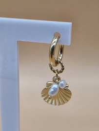 Creolen met bedeltjes schelp, zoetwaterparels