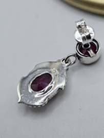 Zilver oorsteker Robijn, lang model. 28x11mm