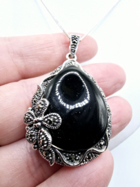 Echt zilveren hanger Marcasiet met Onyx.