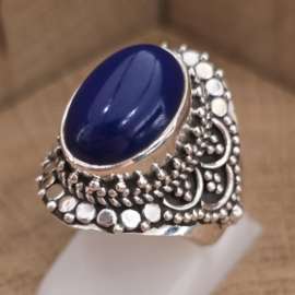 Prachtig bewerkte ring met Lapis Lazuli, maat 17