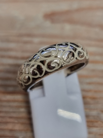 Echt zilveren dames ring, bewerkt, met beige emaille. Maat 17