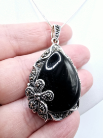 Echt zilveren hanger Marcasiet met Onyx.